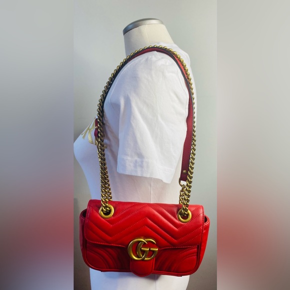 Gucci GG Marmont shoulder bag in deep red matelassé chevron nappa leather. - Picture 7 of 17